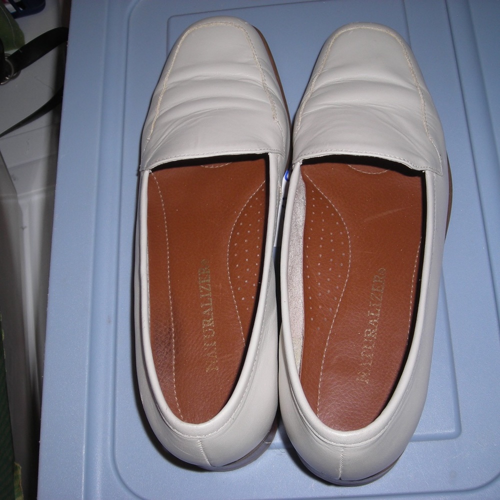 Ladies shoes  Naturalizer, size 8.5 M. - Picture 3 of 3